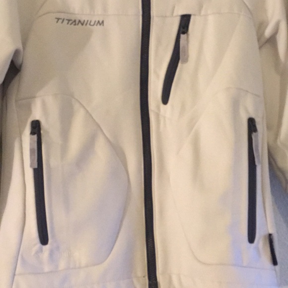 Beautiful Columbia Titanium Jacket 🧥 - Picture 3 of 8